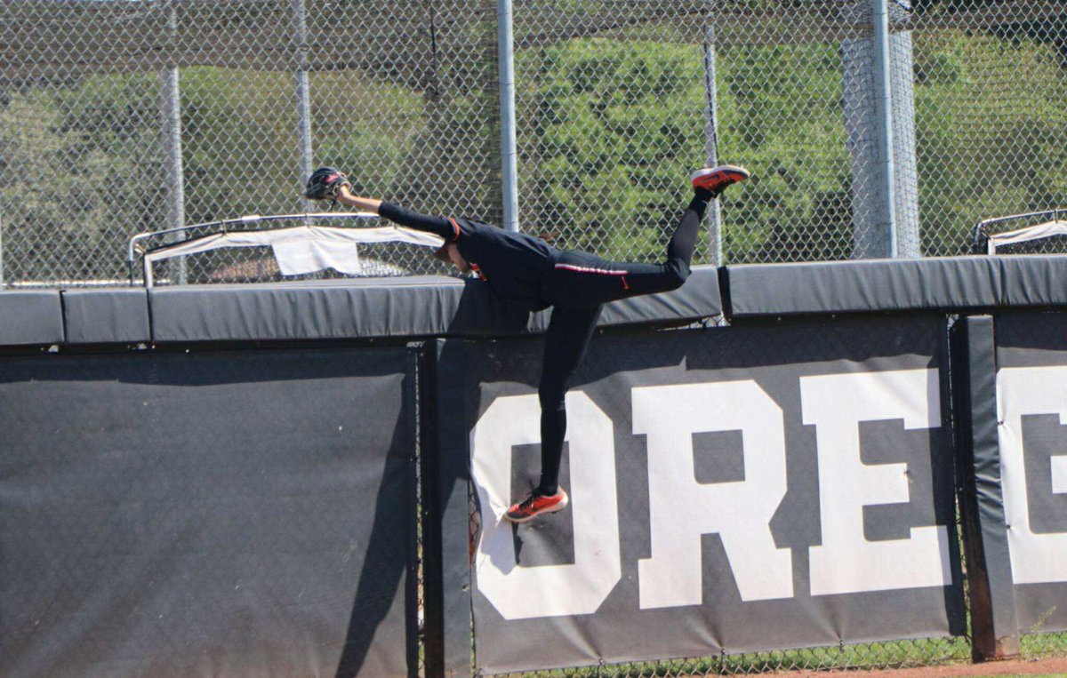 NCAASoftball's tweet image. 📊 Vote for the #NCAASoftball photo of the week! 

Option 1 – @BeaverSoftball 
Option 2 – @UMBCsoftball 
Option 3 – @WCUsoftball 
Option 4 – @LibertySB