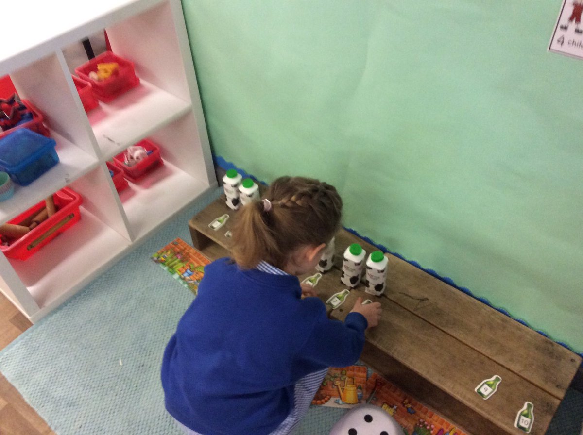 MrsTylerRPS's tweet photo. We’ve been counting old milk bottles bottles and singing the song ‘ten green bottles’ in nursery today #RedesdaleMusic #RedesdaleMaths #savetheplanet #recyclingresources @RedesdalePrim https://t.co/1J6chM9NdU