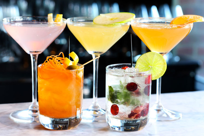SoloLiquorAB's tweet photo. Today is #WorldCocktailDay.
What #cocktail will you be drinking today?
#cocktailhour #happyhour #mondaypickup #sololiquor https://t.co/woN5ThJkcr