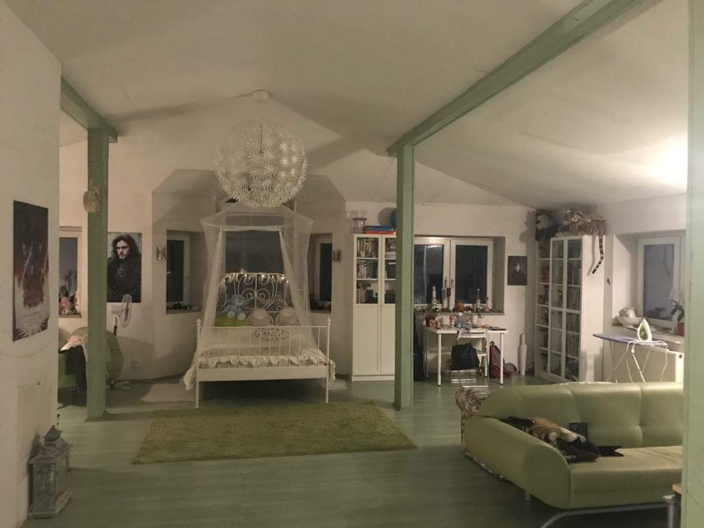 yourbnbg's tweet photo. kiedyś ktoś chciał zobaczyć mój pokój to łapcie https://t.co/HaEi5O3CtC