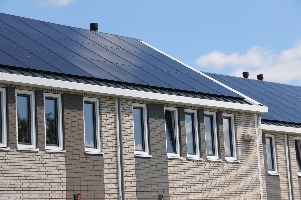 Wat mooi; bewoners van <a href="/WoldWaard/">Woningcorporatie Wold & Waard</a> in Grijpskerk zijn hartstikke trots op hun verbeterde woning! Vandaag veel leuke gesprekken gehad en advies mogen geven over het gebruik en onderhoud van de woning en nieuwe installaties. 👍🏻☀️ <a href="/fijnwonen/">Fijn Wonen</a> <a href="/VanWijnenGroep/">Van Wijnen</a> <a href="/nul_op_de_meter/">nulopdemeter</a>