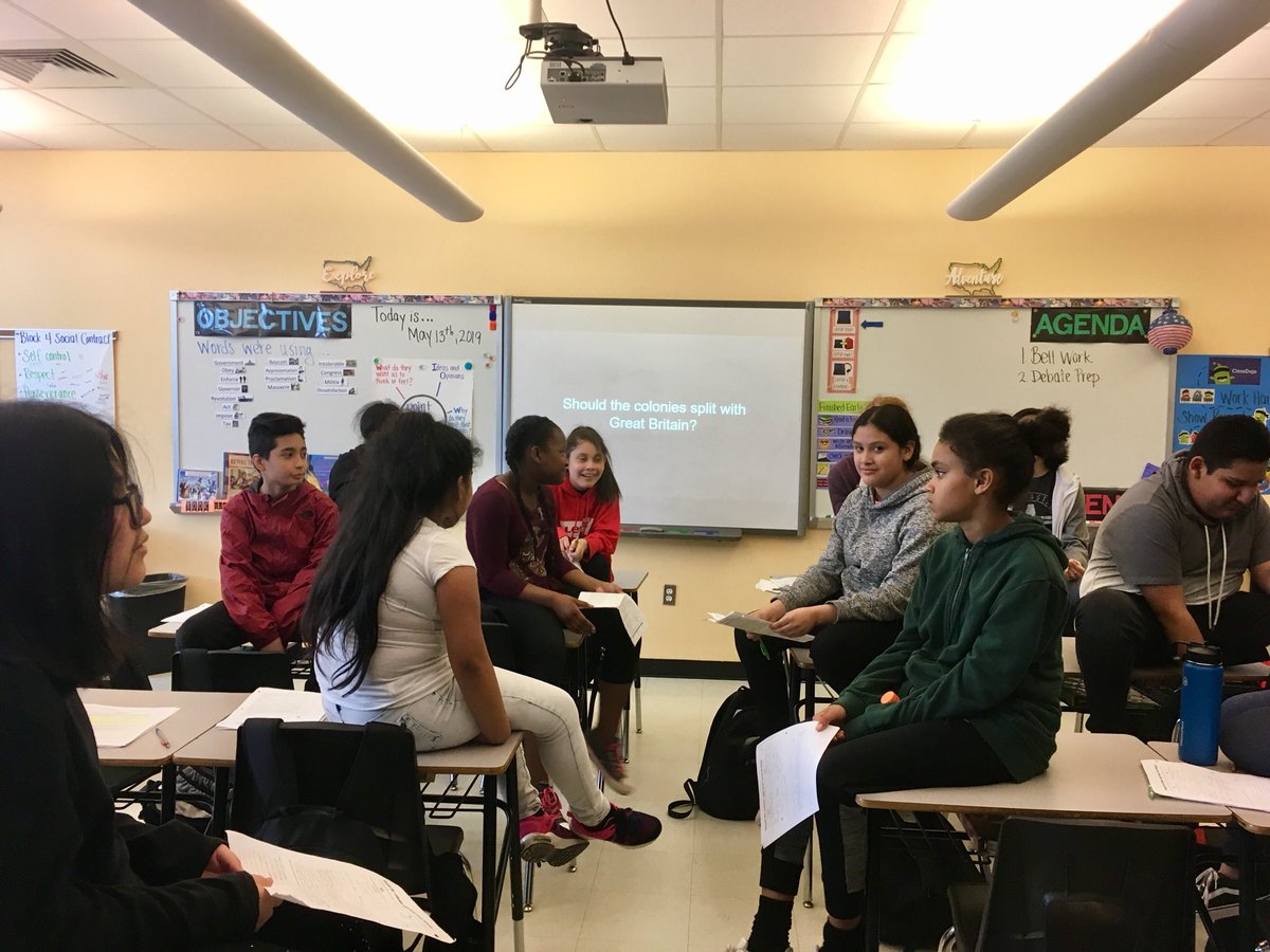 Laura4edu's tweet photo. These 6th graders rocked it on #debate day! Should the colonies declare their #independence and start a revolution? We had more loyalists this semester! #learningcanbefun #history #happyteacher #spongempms @MpMiddle https://t.co/pTqWjcsEEI