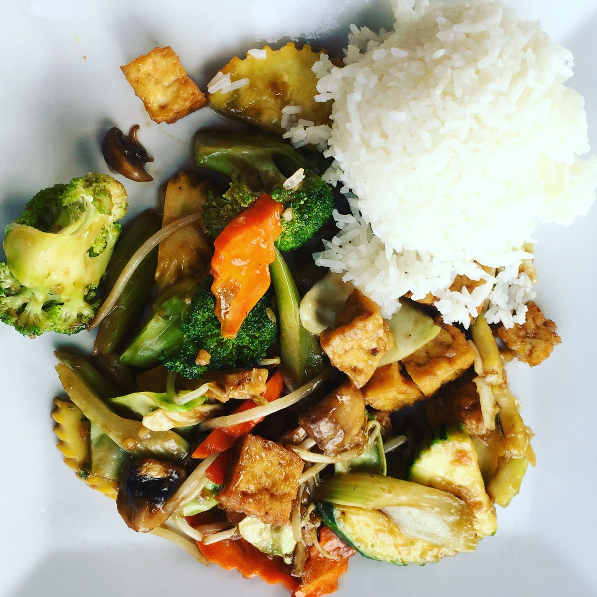 ThaiSpiceAustin's tweet photo. Kick this week off right - we'll be here until 9:30 tonight! 😊 https://t.co/8vkSVtY3na