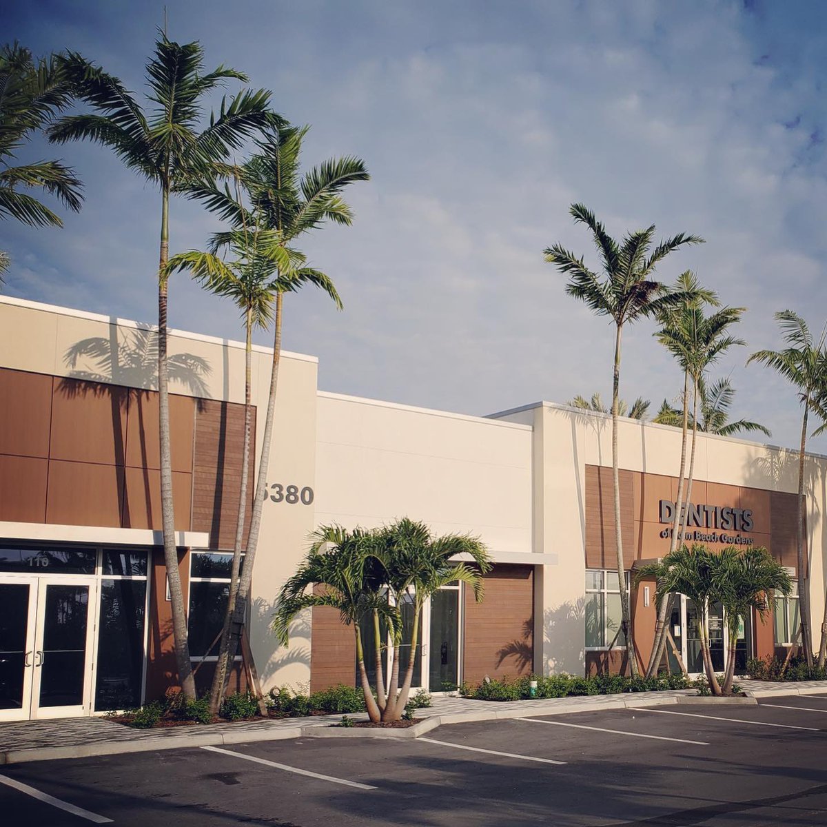 jraycorp's tweet image. Mondays are for making moves out at Alton Town Center in Palm Beach Gardens, FL! This stunning #lifestylecenter is nearing completion and we are filled with #gratitude to manage the team as #generalcontractor 🌴 #jraymondconstruction #commercialcontractor #retail #grocery