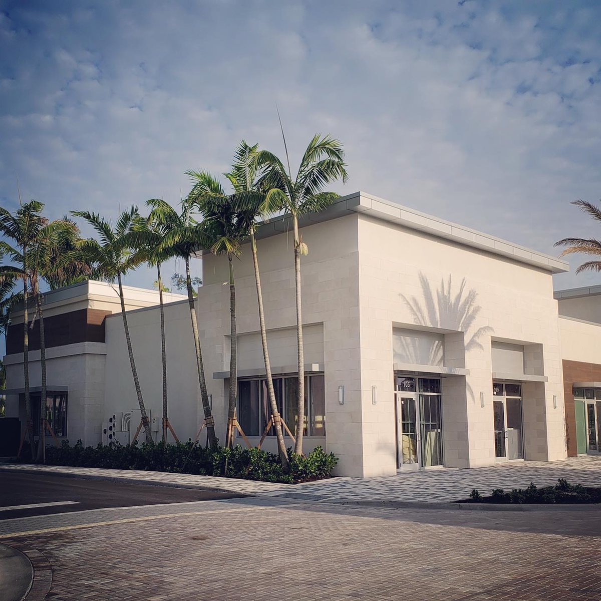 jraycorp's tweet image. Mondays are for making moves out at Alton Town Center in Palm Beach Gardens, FL! This stunning #lifestylecenter is nearing completion and we are filled with #gratitude to manage the team as #generalcontractor 🌴 #jraymondconstruction #commercialcontractor #retail #grocery