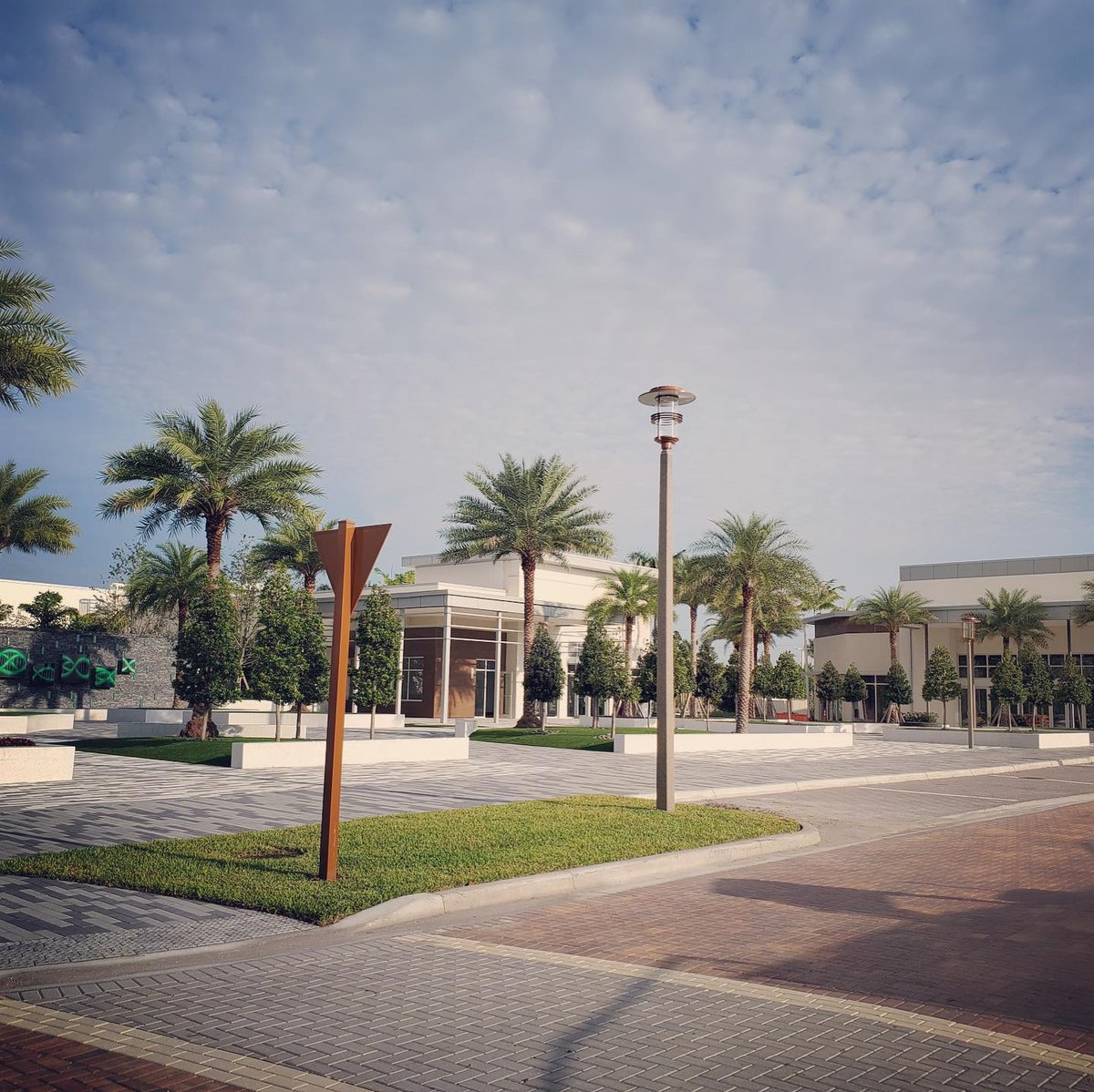 jraycorp's tweet image. Mondays are for making moves out at Alton Town Center in Palm Beach Gardens, FL! This stunning #lifestylecenter is nearing completion and we are filled with #gratitude to manage the team as #generalcontractor 🌴 #jraymondconstruction #commercialcontractor #retail #grocery