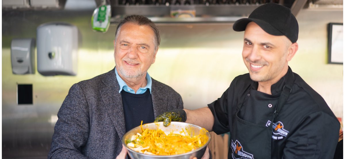 StreetCube's tweet photo. Our very own #HungryBedouin and skilled chef Rachid gets the thumbs up from Raymond Blanc OBE ~ StreetCube empowers independent chefs to prepare, cook, serve amazing #Sustainable Street Gastronomy ~ #Local #Seasonal #Organic - putting great chefs into the heart of communities https://t.co/GwVHHC0zqW