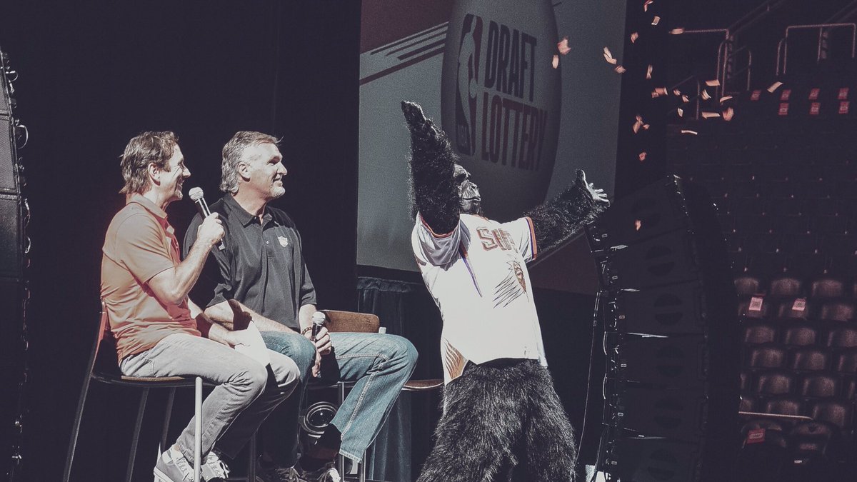 Tom Chambers tweet media