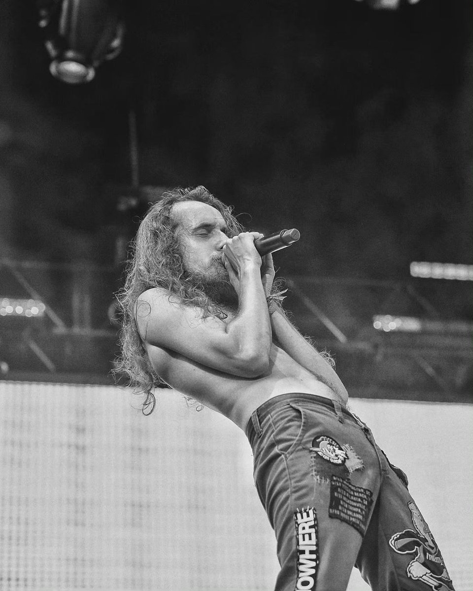Pouyalilpou's tweet photo. who’s ready for the album ??? https://t.co/PjyiAHdCEG
