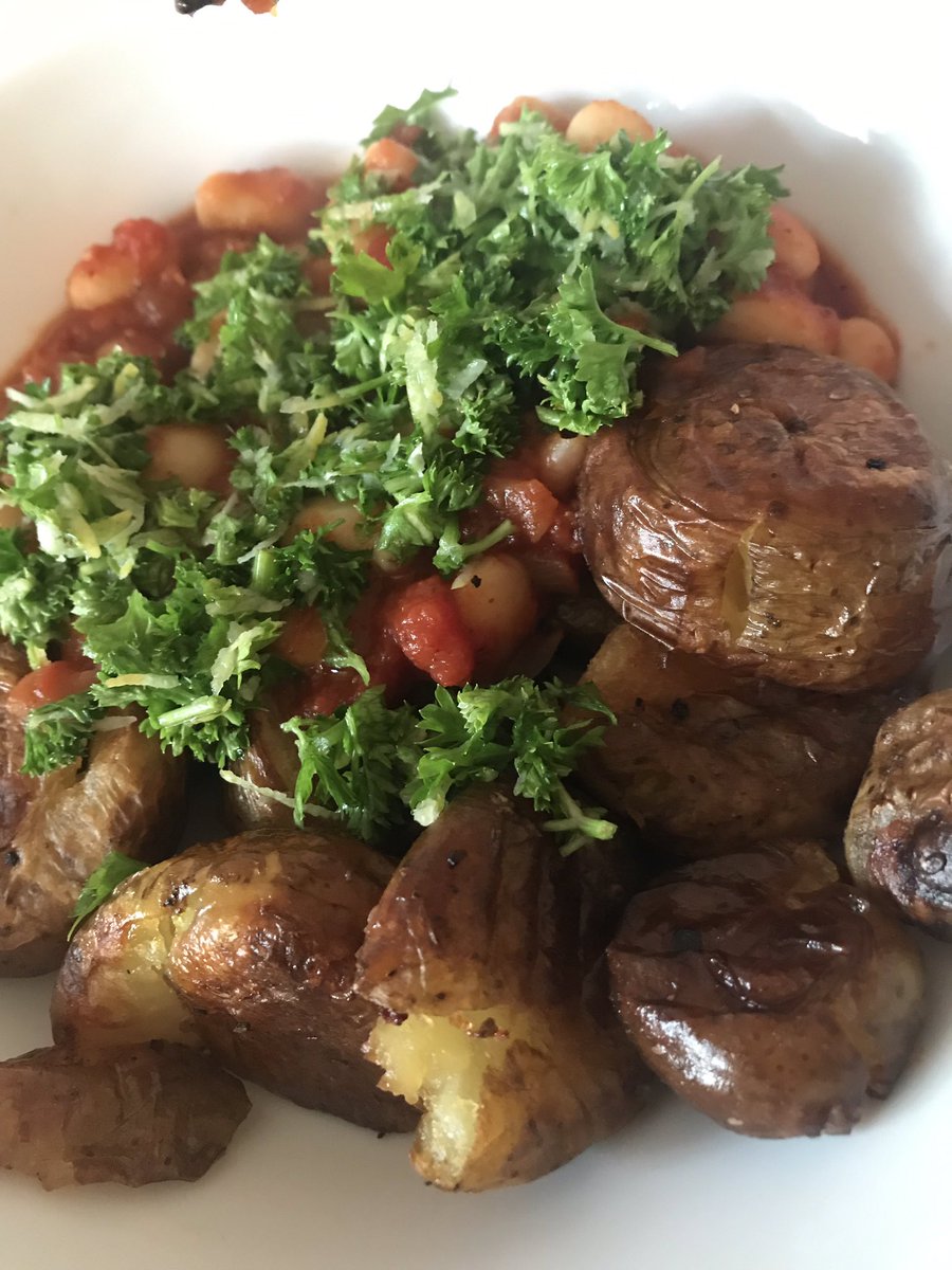 iainmassingham's tweet photo. Gigantes on a Monday thanks 2 @GoodThingVeg - never heard of it before but really really tasty 😋 highly recommend their veg recipe boxes 📦 #recipes #veg #bolton #goodthingscometo https://t.co/ajQw3CMcZ5
