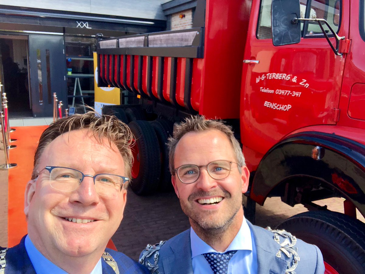 De Terberg Group bestaat 150 jaar! Via de Commissaris der Koning heeft het familiebedrijf - ontstaan in Benschop en met meerdere vestigingen in IJsselstein (en vele buitenlanden) - vandaag het predicaat “Koninklijk” gekregen. 
Met collega <a href="/GraafLau/">LaurensdeGraaf</a> de felicitaties  overgebracht.