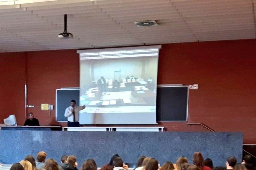 FacSocialsUVEG's tweet photo. 🙋🏽♂️🙋♀️Hui hem tancat les #activitatscomplementàries programades a #grau #grado a #RRHHRRLL amb #taller 🎥 sobre #judici #juicio #laboral #juiciiolaboral a #RRLLRRHH #RRLL @UV_EG https://t.co/PZVyfJCzBU