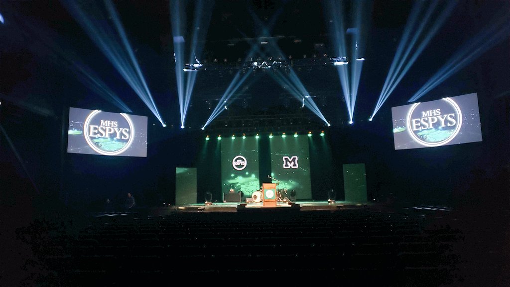 ICRCTV's tweet photo. Join us tonight, as we celebrate excellence in @MHSComets athletics. The party starts at 5:30pm with our live red carpet show!

WATCH LIVE:
⏰ - 5:30 pm
📍 - Crossroads Mason
📺 - Spectrum 17, CincyBell 847
💻 - https://t.co/WfTSGR07dT https://t.co/OrKvhgsIfe