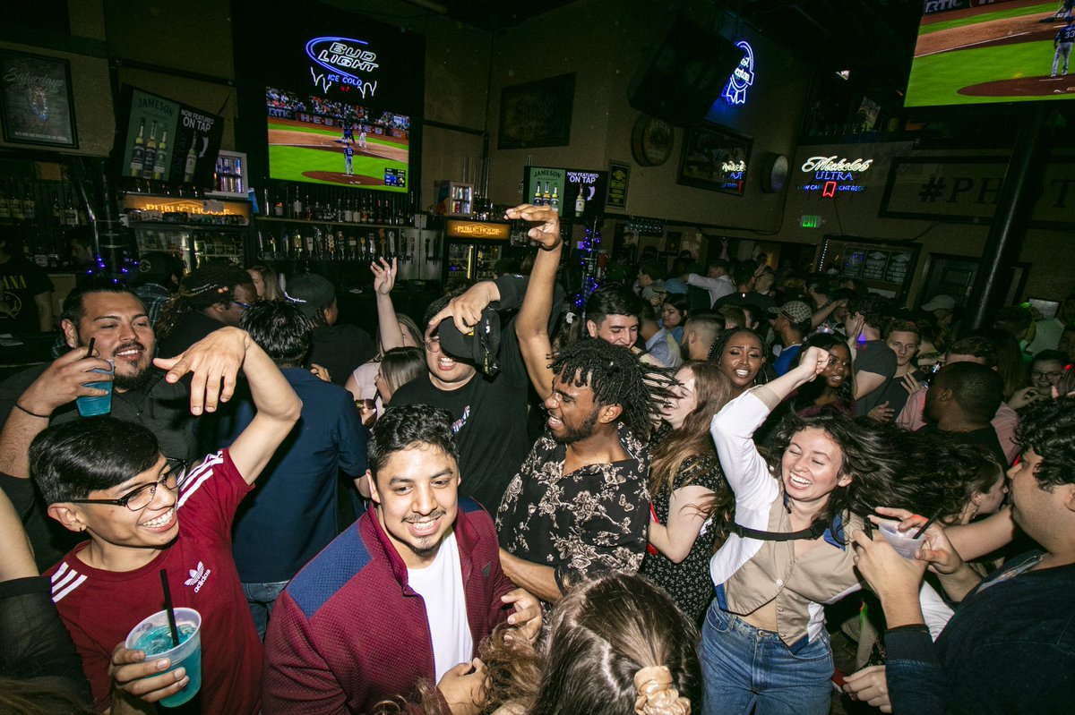DjSpadus's tweet photo. GRADUATION WEEKEND PICS
@PHonFry 
Craaaazzy Saturday night
📸: @edxrey https://t.co/Y0VOqx5XD6