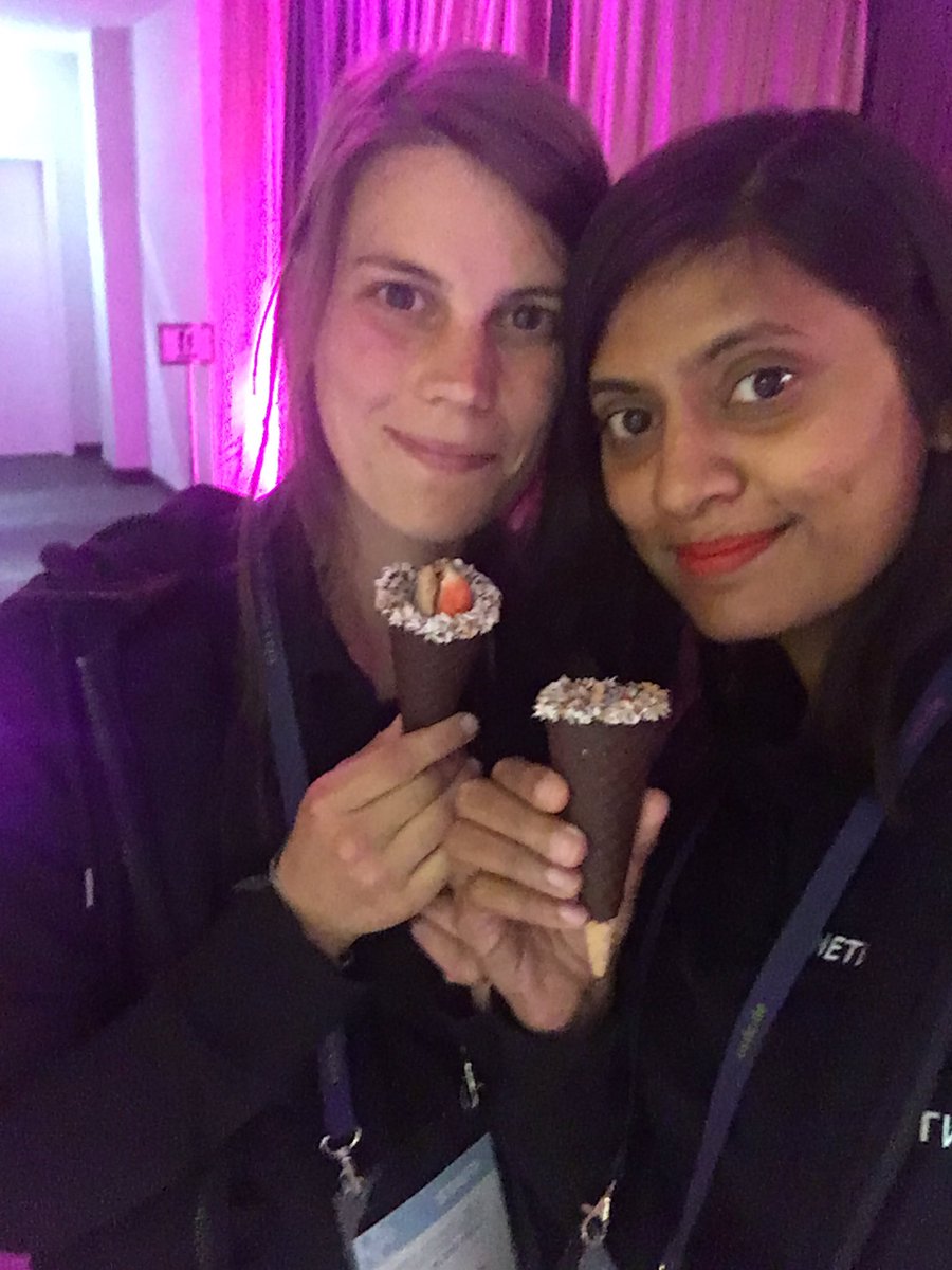 KeKKeTi's tweet image. Twinning in dessert with @JuliaHornung at #osdc