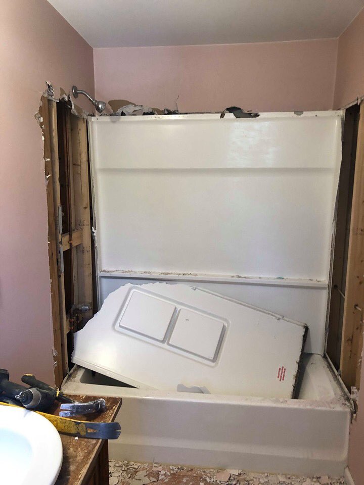inc_eduardo's tweet photo. It's Makeover Monday &amp; we're wrapping up another bathroom renovation that is sure to increase the value of this home! Like what you see? Inbox us to arrange for your estimate, today!
#KitchenandBath #HomeImprovement #MakeoverMonday #ct #connecticut #contractors #builders https://t.co/EndR0FR4Ll
