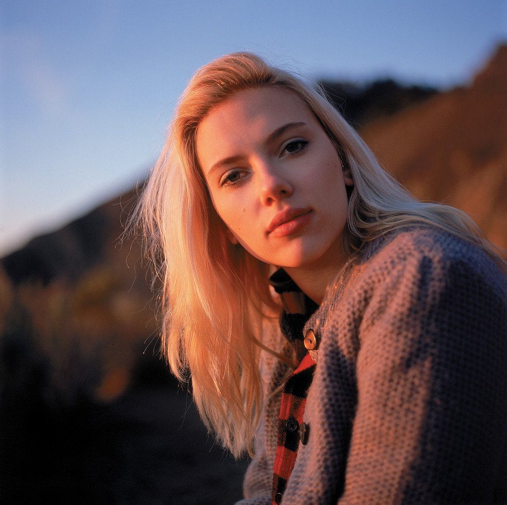 <a href="/MischiefVillain/">ℒᴏᴋɪ Oᴅɪɴsᴏɴ</a> 

Hermano, escúchame un segundo.

Te presento a Natasha Romanoff. Es Agente de SHIELD, Vengadora, rusa, espía y la madre de tu hija.