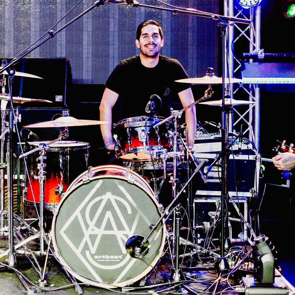 wthb777's tweet photo. Hoy es cumpleaños de nuestro baterista @christianwthb Pasen a felicitarlo! https://t.co/oFjGfpS5b9