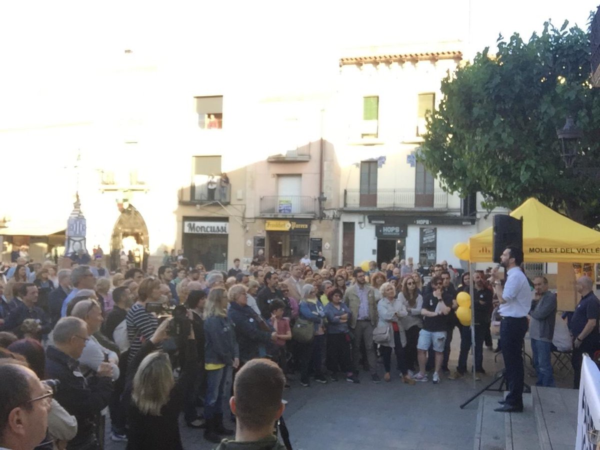 aramolleterc's tweet photo. Aquesta tarda hem pogut gaudir de la companyia del President del @parlamentcat i company d’@Esquerra_ERC @rogertorrent #SomElCanviAMollet #ImpulsRepublicà #Mollet https://t.co/VQtQ0sLZbW