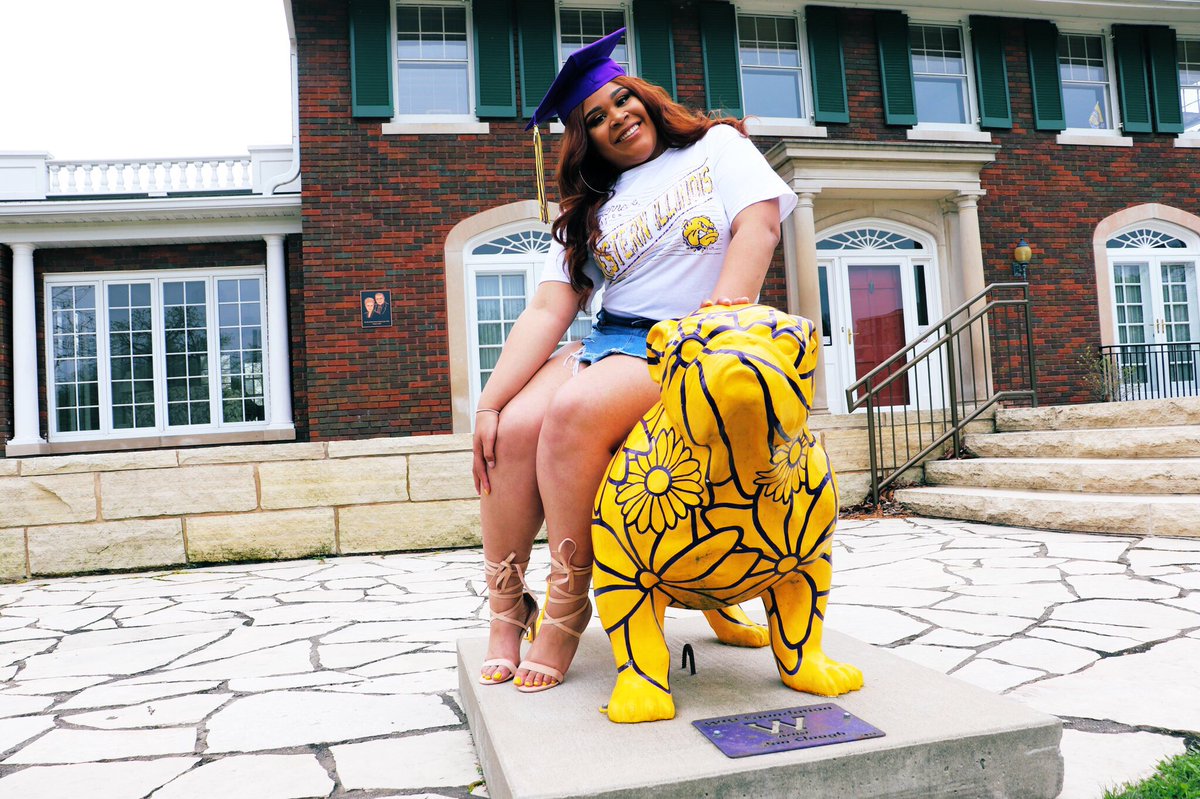Kashmachine_'s tweet photo. #WIUGrad19 https://t.co/YjPfPueBHx