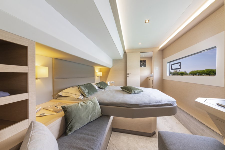 quebecyachting's tweet photo. Voici les nouvelles photos du MY 40 de Fountaine Pajot prises à #Singapour! Pour en savoir davantage, visitez le https://t.co/NsF0Cv9Q4X! #fountainepajot #my40 https://t.co/TiX2owopKY