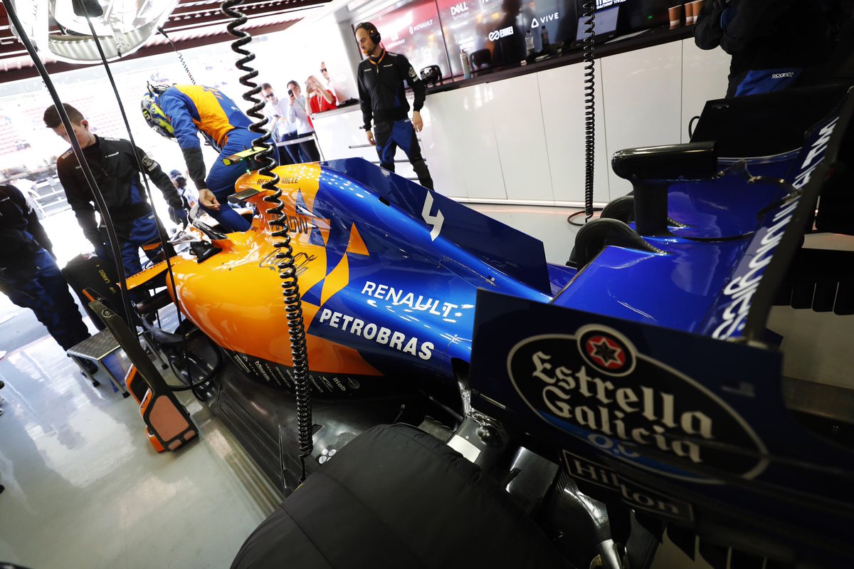 LandoNorris's tweet photo. Splitting the day with @Carlossainz55 for #F1Testing tomorrow 🇪🇸 https://t.co/IEwphhZAjH