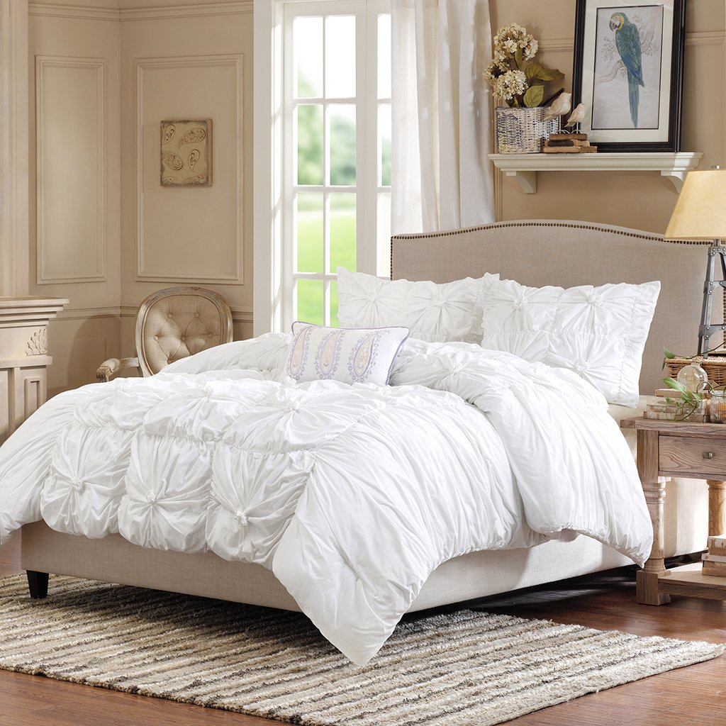 DesignerLiving's tweet image. Like literally sleeping on a cloud. 100% cotton percale with ruching and embroidered details gives it added texture—because white bedding doesn't have to be boring! 

Get your set today: bit.ly/InsiderSteal