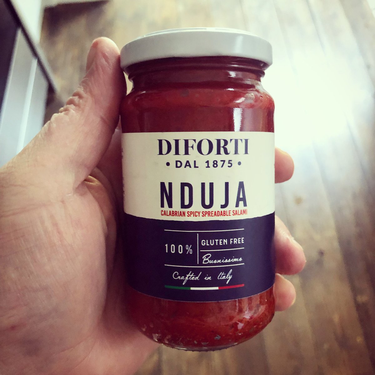 jamesenjoyrelax's tweet photo. Been looking forward to trying this little treat @HeniBumble bought me from @EAT_17 - verdict is in. Delicious. 😋💪👍🤤 #nomnom #calabrian #salami #spicy #sausage #tastygood #wontlastlong #meattreat https://t.co/jVi0fye3Fi