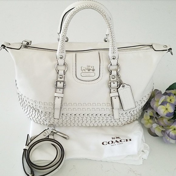 NatCrom's tweet photo. So good I had to share! Check out all the items I'm loving on @Poshmarkapp #poshmark #fashion #style #shopmycloset #coach: https://t.co/z9BDkh2hKH https://t.co/HeoQC5Wv6s