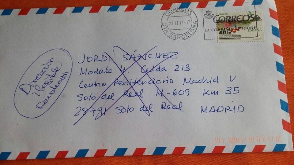 Powersmojo's tweet photo. Una última cosa abans d'anar a dormir. Un funcionari de correus va retornar aquesta carta dirigida a Jordi Sánchez per adreça il·legible.
Les ratlles les va fer ell.
La foto ho explica tot, bona nit, nenes! https://t.co/3J7AGHOG1o