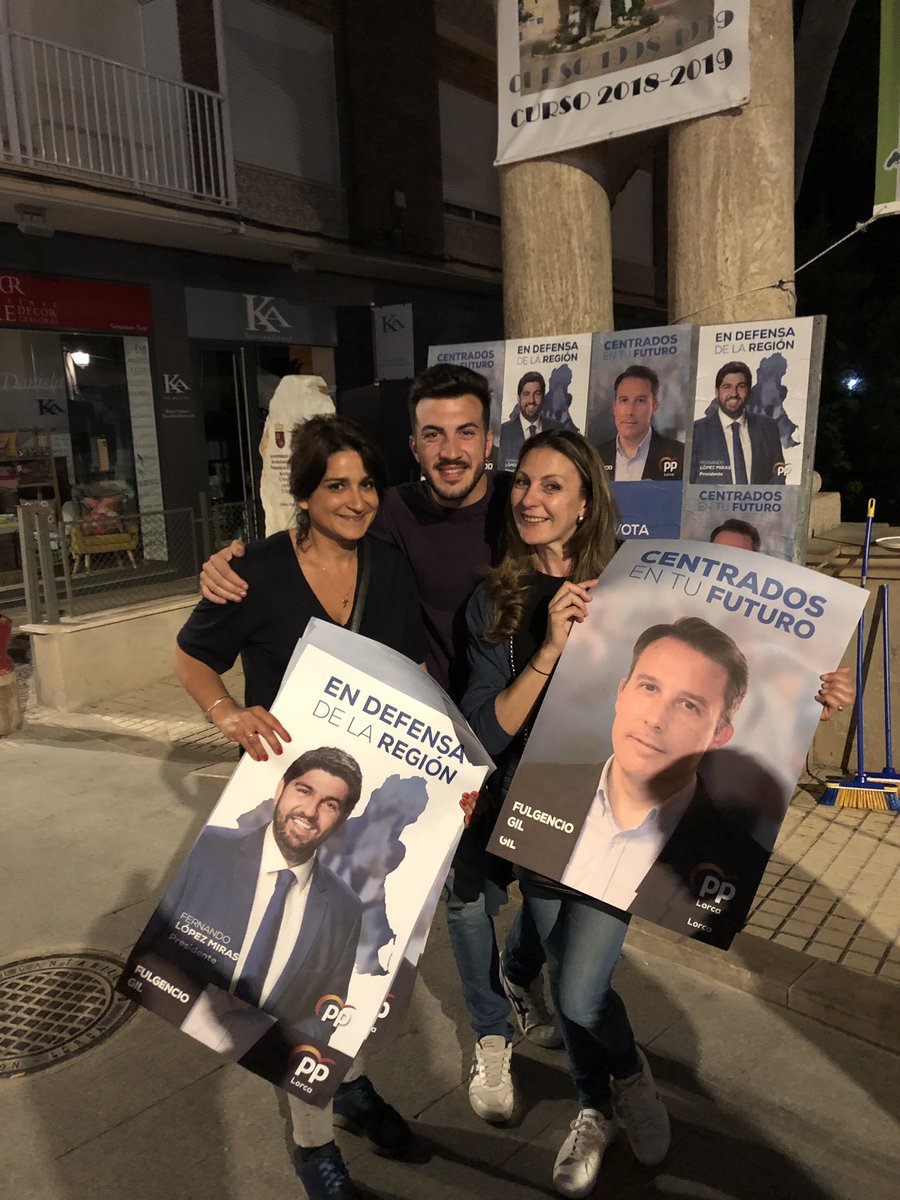 JoseCarrilloLor's tweet photo. Mayte Martinez Sanchez y Mari Huertas García Pérez también se unen al equipo de Fulgencio Gil para trabajar por #Lorca 
Apasionadas por el deporte, la cultura y las tradiciones lorquinas. 
¡Juntos hacemos L💙rca! 
#YoVoyConPencho 💪🏻 https://t.co/ABdWFgFTXr