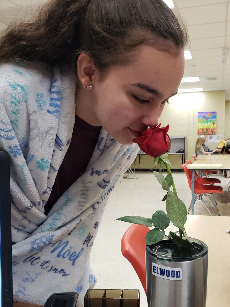 MsPantherMartin's tweet photo. Sweet Ivy, brought me a rose for mother's day ♡ #ihavethebeststudents @elwood_hs #WeAreElwood #ejshspanthers https://t.co/iDrjIW30f8