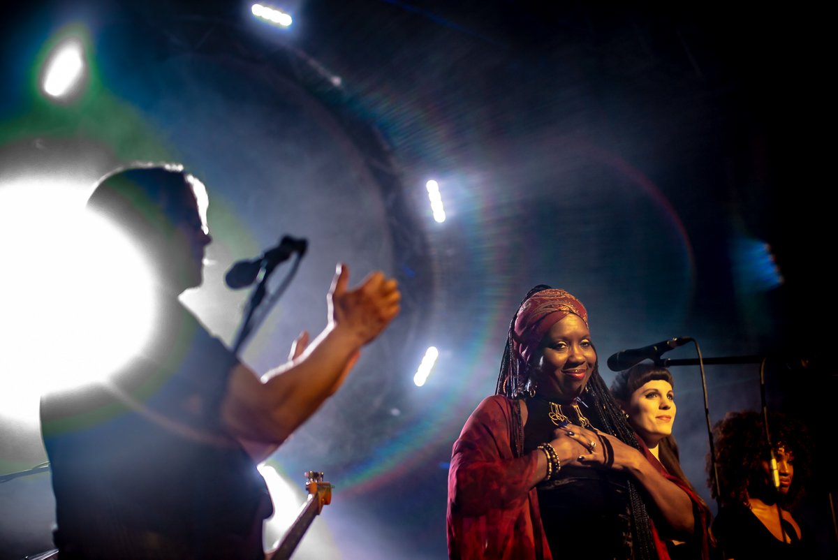 'Darkside' <a href="/TheFloydShow/">Darkside</a> with Pink Floyd's own Durga McBroom <a href="/mrsdurgamcbroom/">Durga McBroom</a> - Leica M photo <a href="/bybrett/">Leica Photographer</a>