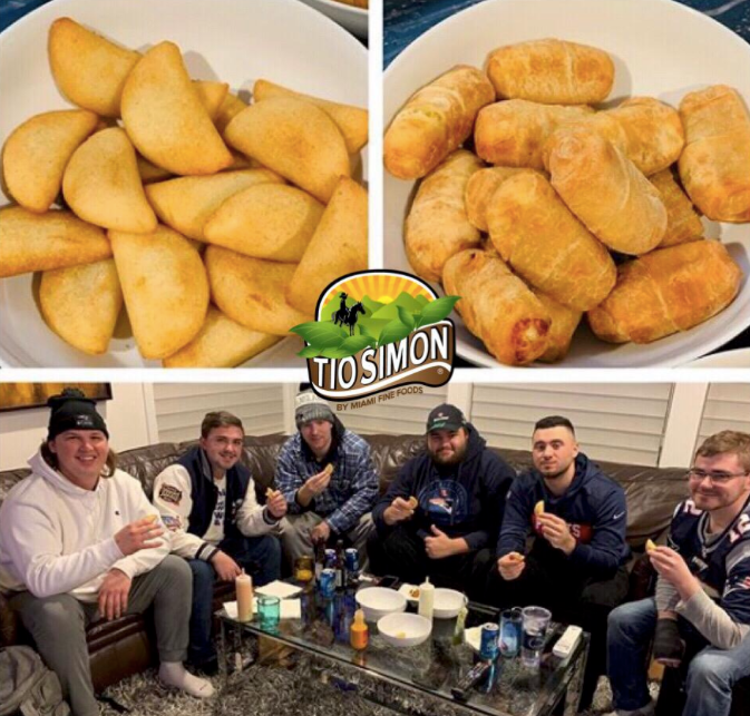 FoodsTio's tweet photo. Ellos dijeron que también tenia derecho a celebrar #mothersday y así lo hicieron, al puro estilo Tio Simon.⠀
⠀
QUIEN SE PUEDE RESISTIR?🤷👇⠀
.⠀
💯https://t.co/XI1xlcULuK⠀
⁣#tiosimon #tiosimonfoods #tequeñosvenezolanos⁣⠀
#tequeñosonline #venezolanosenmiami https://t.co/1HUQNKpkMM