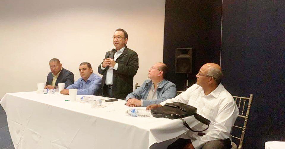 elrichard7's tweet photo. El dia de hoy acompaña nuestro líder estatal @davidoq en la CROC de Nuevo León al líder Nacional Dip. @IsaiasSiCumple para revisar las Reformas a la Ley Federal del Trabajo y las acciones que nos corresponde impulsar en todo el país. #YoSoyCROC https://t.co/h23hwu3VTr