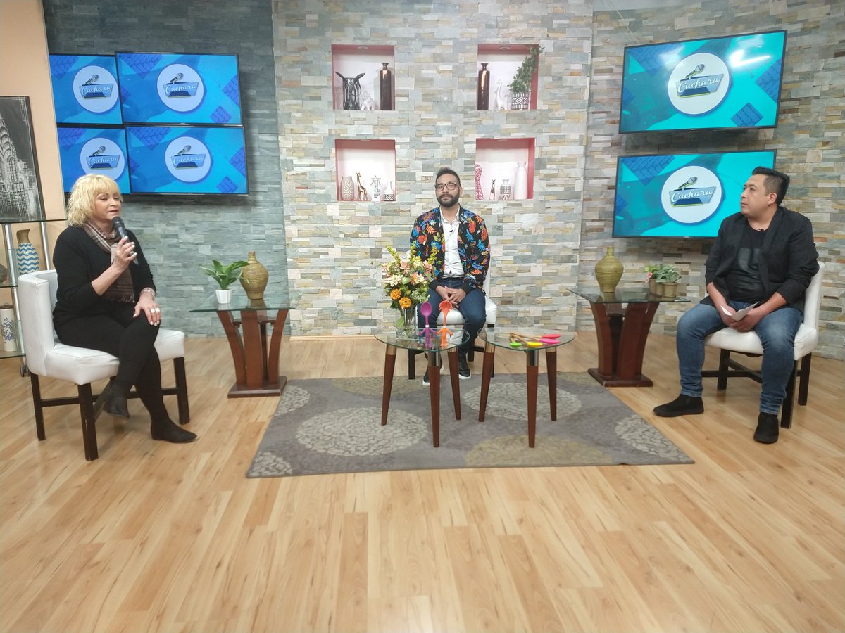 lacuchara_wtv's tweet photo. Estamos muy contentos de tener a una súper invitada de lujo, @RocioBanquells en el foro de La Cuchara, nos deleita con su hermosa voz #77izzi #SomosTelevisión https://t.co/cImZV6MgDk
