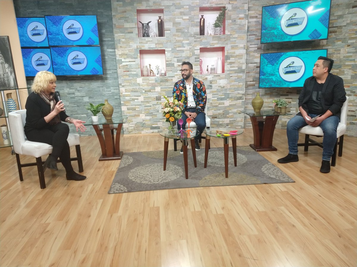 lacuchara_wtv's tweet photo. Estamos muy contentos de tener a una súper invitada de lujo, @RocioBanquells en el foro de La Cuchara, nos deleita con su hermosa voz #77izzi #SomosTelevisión https://t.co/cImZV6MgDk