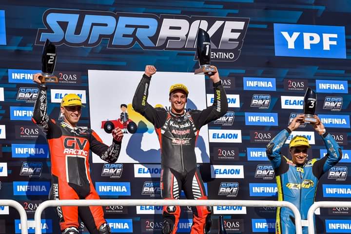FamiliaPais's tweet photo. Podio Campeonato SuperBike Argentino.
Categoría Superbike @SuperbikeArg

1. Luciano Ribodino @LucianoRibodino
2. Juan Manuel Solorza @JuanSolorza52
3. Andres Gonzalez 
Foto: #Motoclik https://t.co/sjtu7AGCqJ