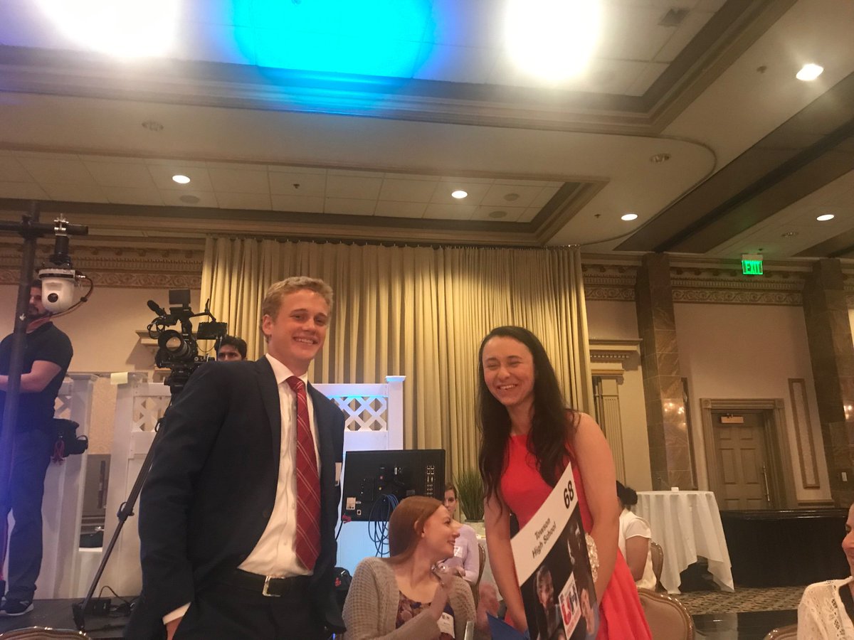 cdimino_dimino's tweet photo. Celebrating Grant &amp; Rebecca @ the annual Unsung Heroes Ceremony @TowsonHSsports https://t.co/fiVh9NC87F