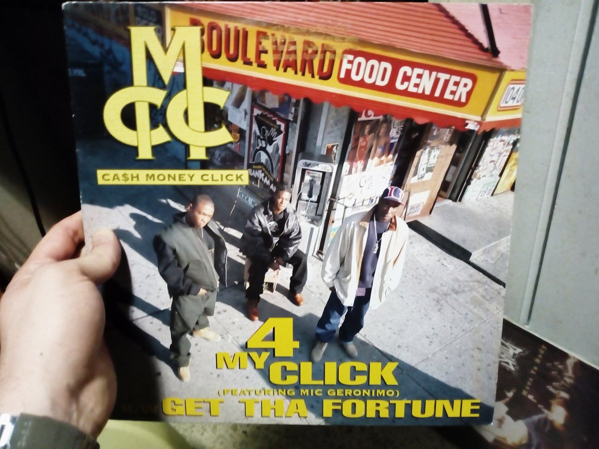 EdacSelectah's tweet photo. Mi hermano estuvo por Holanda y me trajo buena mandanga!. El video de 4 My Click me lo sé de memoria, con Dj Irv (Gotti) con el espejo en la azotea. El grupo de donde salió Ja Rule con Mic Geronimo. Cash Money Click - 4 My Click /Get The Fortune #Vinyl #CashMoneyClick https://t.co/mPQMGOR74v