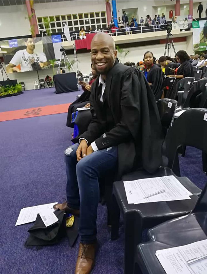 Silokazie's tweet image. Best front row ever!😍 twinbro on second belt #DUTGRAD19 #