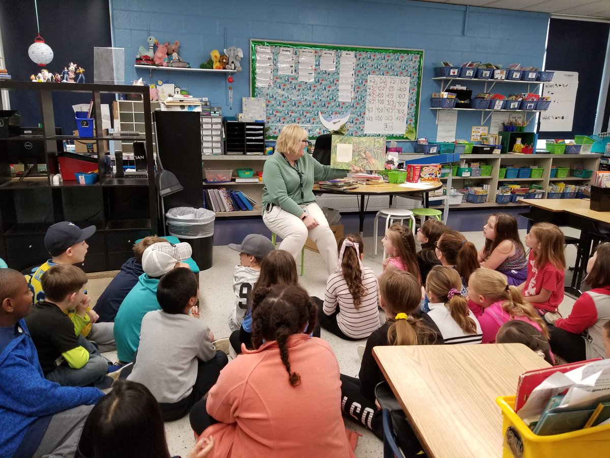 TeixeiraKatie's tweet photo. Thank you @malloryanmom & @6thap for coming in to read to our class today! #Right2ReadWeek #WCconnects @MerwinMustangs @WestCler https://t.co/Vgw2lMeWEZ