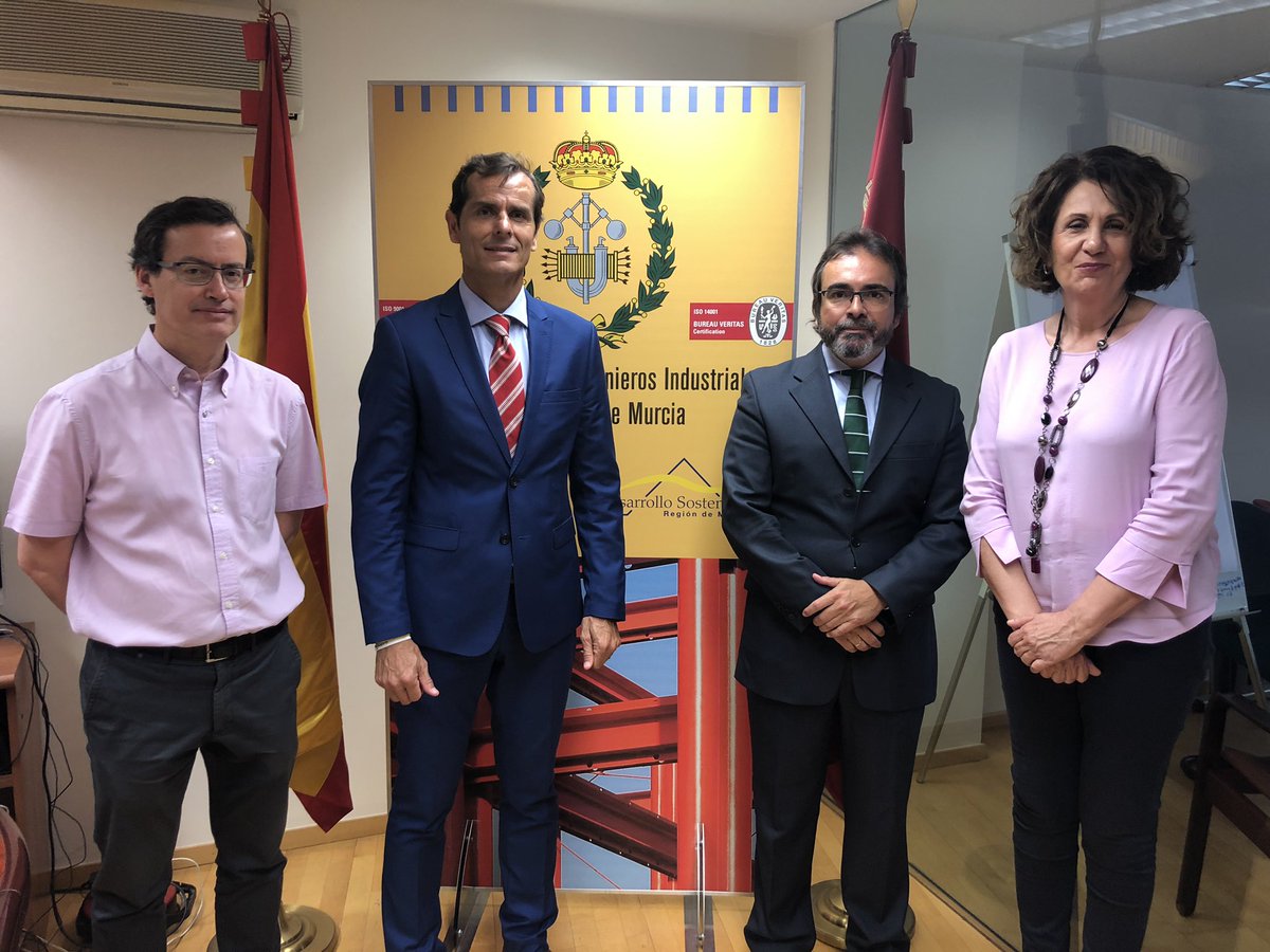 RM_Hacienda's tweet photo. Hemos firmado un convenio de colaboración con el @coiirm para que colaboren en los Planes Especiales de Emergencias de #ProtecciónCivil y, en especial, en el #PlanSismimur. Pasan a formar parte del grupo encargado de restablecer los servicios básicos en caso de catástrofe https://t.co/19FNitnWlA