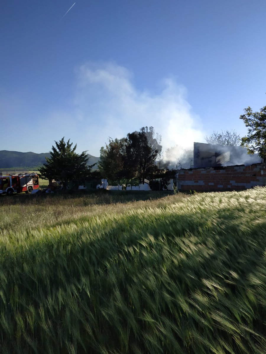 cuenca112's tweet photo. 13/05/19.-16:22 h. Incendio de caseta en el campo en #Alcantud. @cuenca112, #Tarancón. Colaboran servicios forestales y @guardiacivil. Fin 21:45 h. https://t.co/cN4Xkcn3su