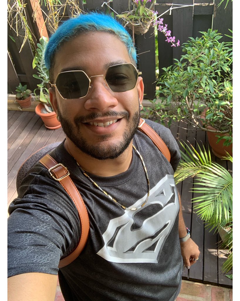 salvatore2327's tweet photo. En este nuevo season de Anhel Salvatore veremos  como empiesa a convertirse en un Bartender 🍹🤤😈🖤🤣🍸
___
#newbegginings #futurebartender #bluehair #gordibueno #gaywolf #silverwolf #iphonexr #gay #gaybear #gaydaddy #gaybeard #gayscruff #woof #scruff #bear #hairyscruffguys https://t.co/LKNRTappFR