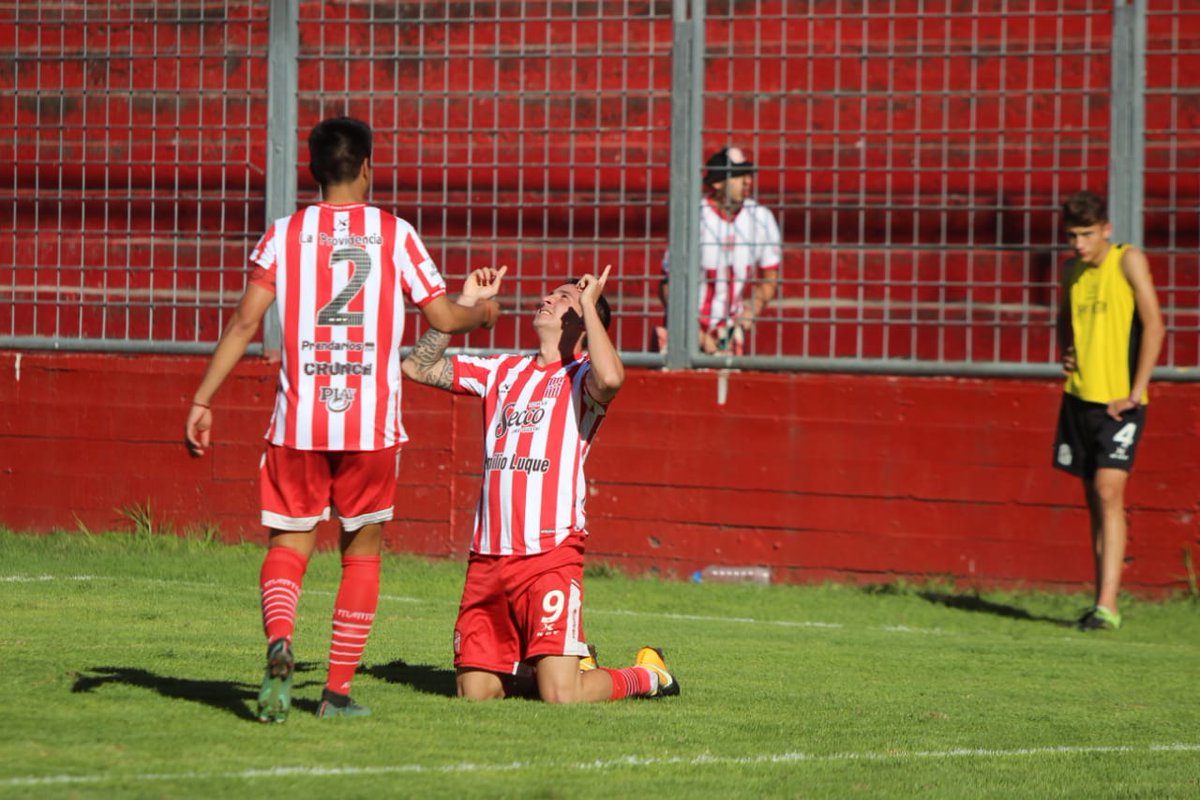 CASMOficial's tweet photo. 🔴⚪#LTF #Primera 

¡GANÓ SAN MARTÍN!  

Con goles de Iván Navarro y Lucas González en dos oportunidades, el Santo derrotó a @ATOficial por 3 a 2. Para la visita anotaron Correa y Lescano. 

⚽#VamosCiudadela https://t.co/mVgwwedith