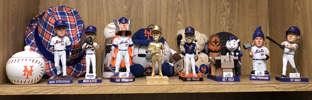 New addition to my office “METS “ shelf . A gold Jacob deGrom  NL CY Young bobble head !  #LGM