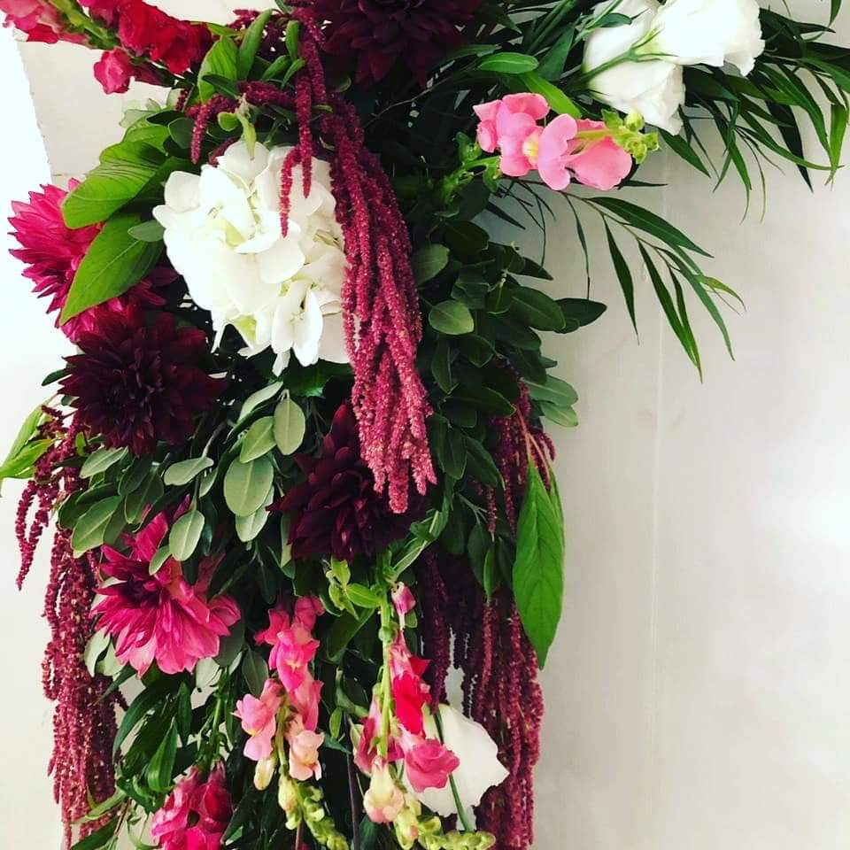 joli_cpt's tweet photo. Creating beautiful wine barrel floral designs.
#Joli #JoliWeddings #CapeTown #Weddings https://t.co/aY1NqWXoAk