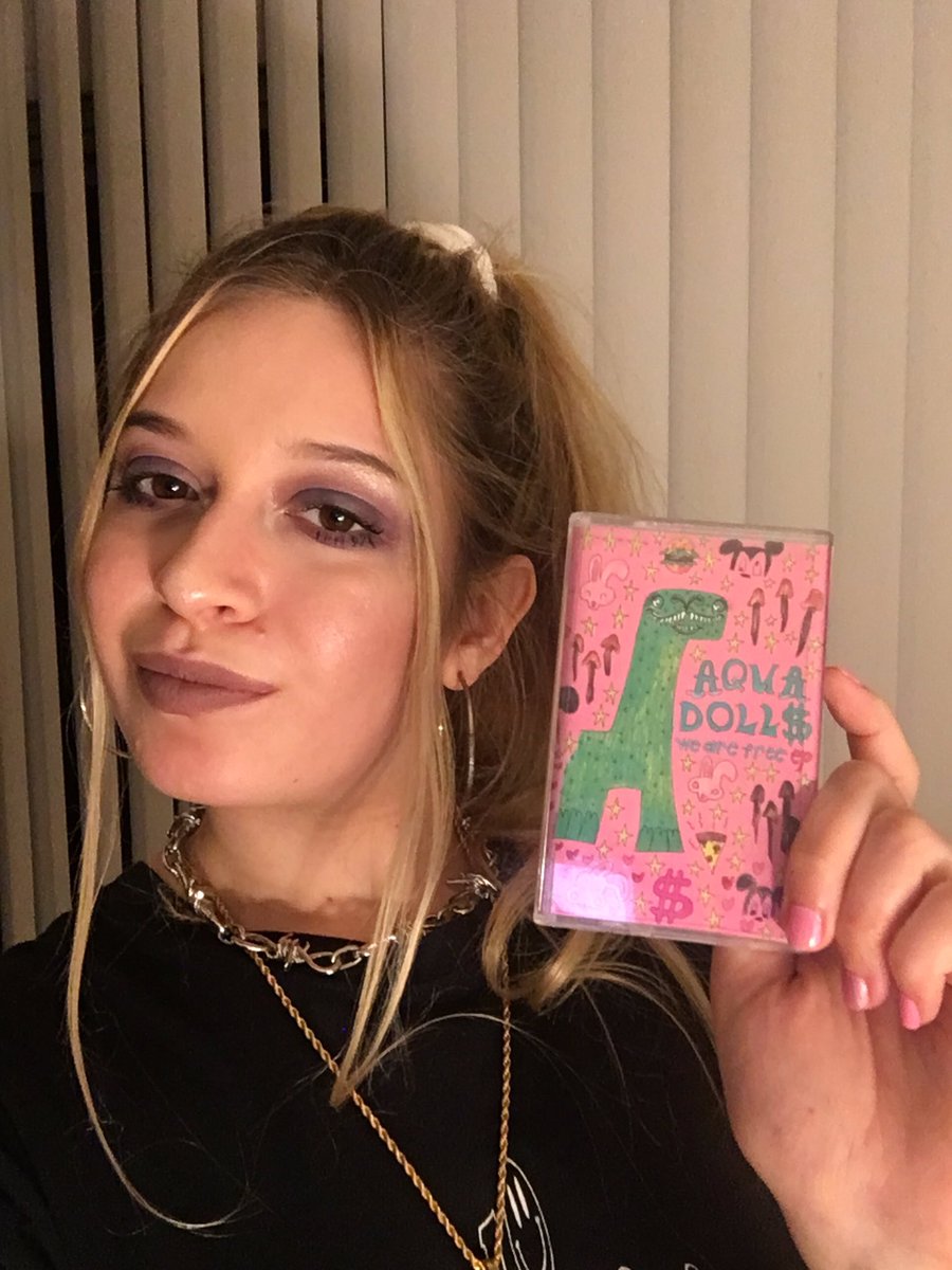 🦇🖤 tweet media