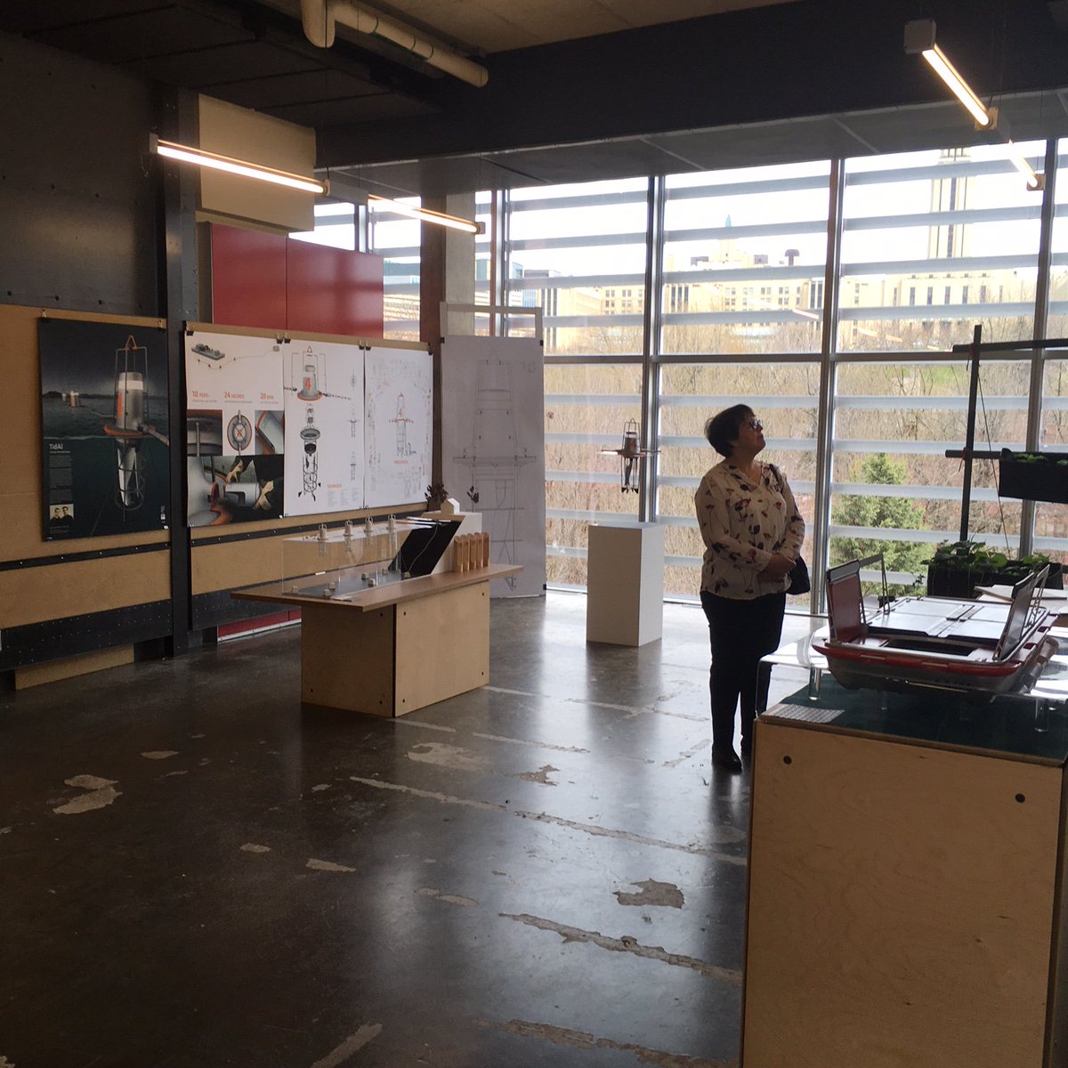 LuckyHammers's tweet photo. Last friday, #Luckyhammers was at the #EFFA to see 5 projects made by #students. Some games were really impressive ! 👾 https://t.co/5pdWdq2xTC